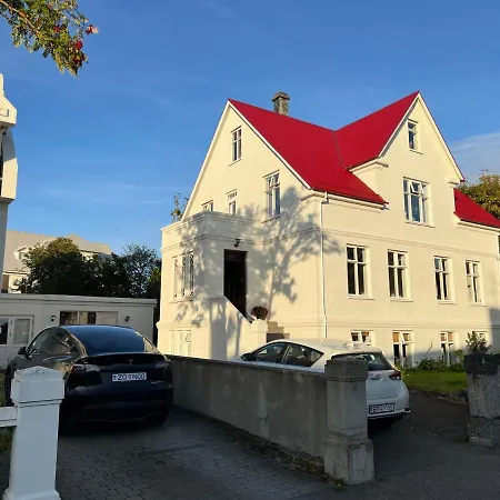 Reykjavik Urban Escape 2-Bedroom Haven With Private Entrance Exterior photo