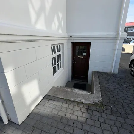 Reykjavik Urban Escape 2-Bedroom Haven With Private Entrance Exterior photo