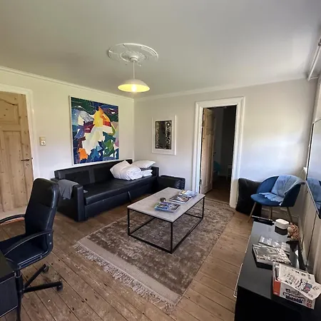 Reykjavik Urban Escape 2-Bedroom Haven With Private Entrance Exterior photo