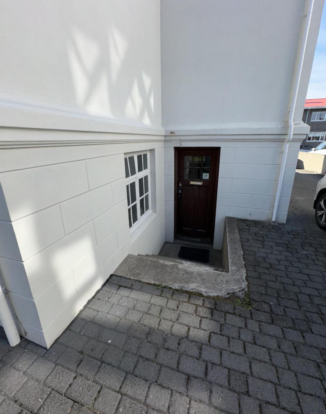 Lejlighed Urban Escape 2-bedroom Haven With Private Entrance