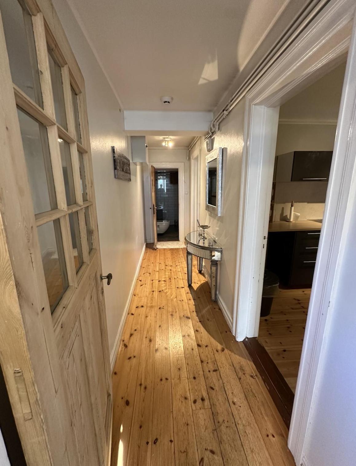 Lejlighed Urban Escape 2-bedroom Haven With Private Entrance Reykjavík