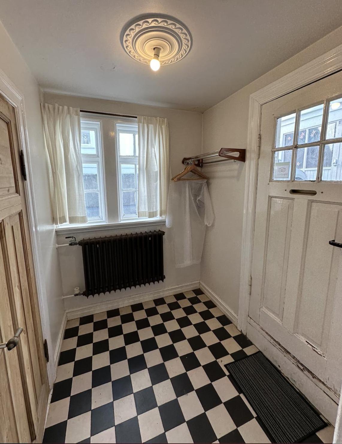 Urban Escape 2-bedroom Haven With Private Entrance Reykjavík