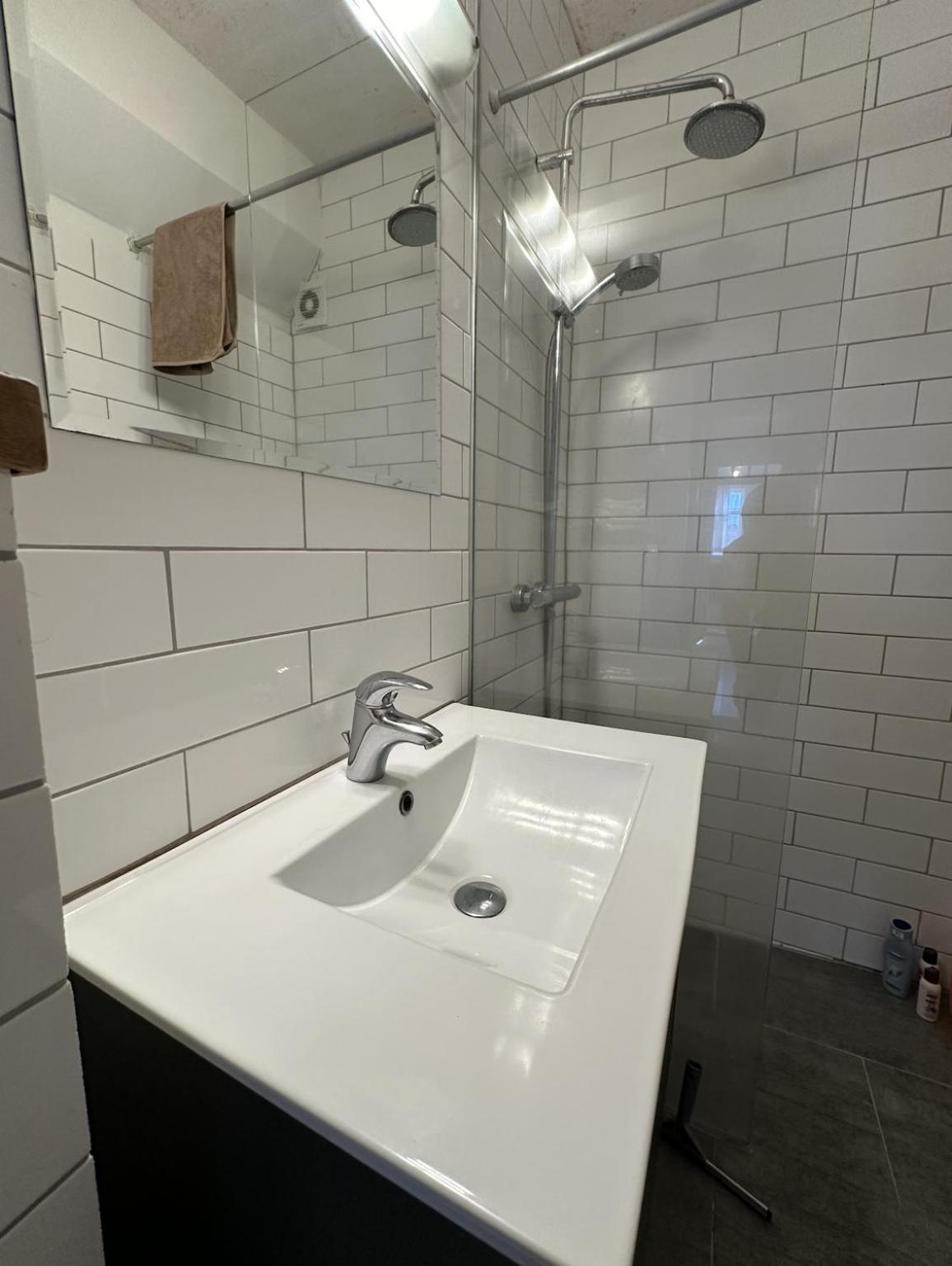 Urban Escape 2-bedroom Haven With Private Entrance * Reykjavík
